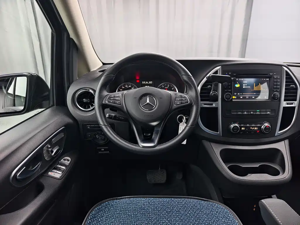 Mercedes-Benz Vito 2023 — фото 13