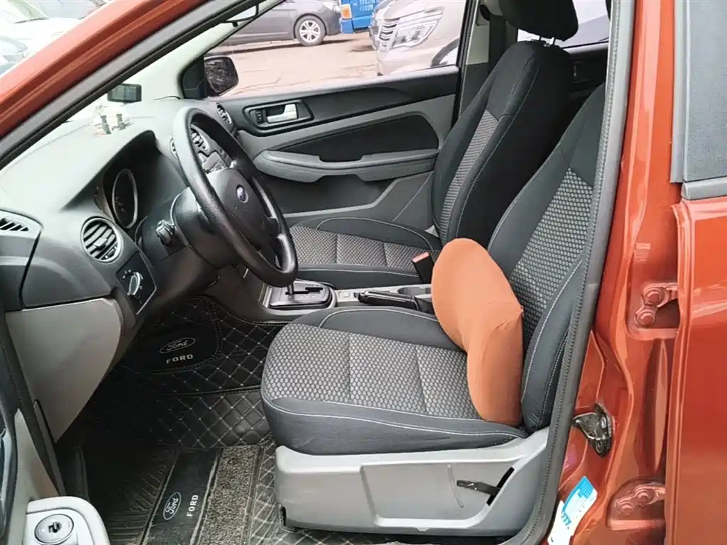 Ford Focus 2015 — фото 15