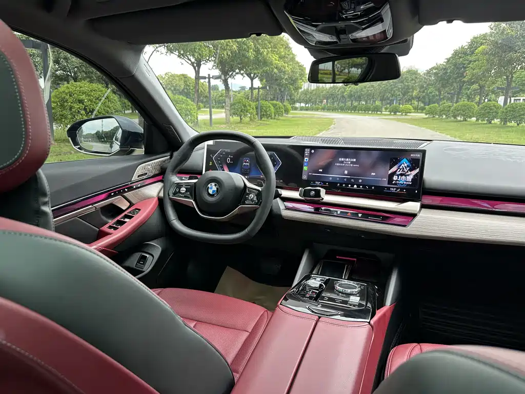 BMW 5 Series 2025 — фото 14
