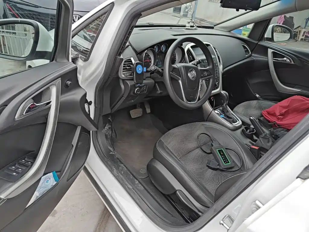 Buick Excelle 2015 — фото 16