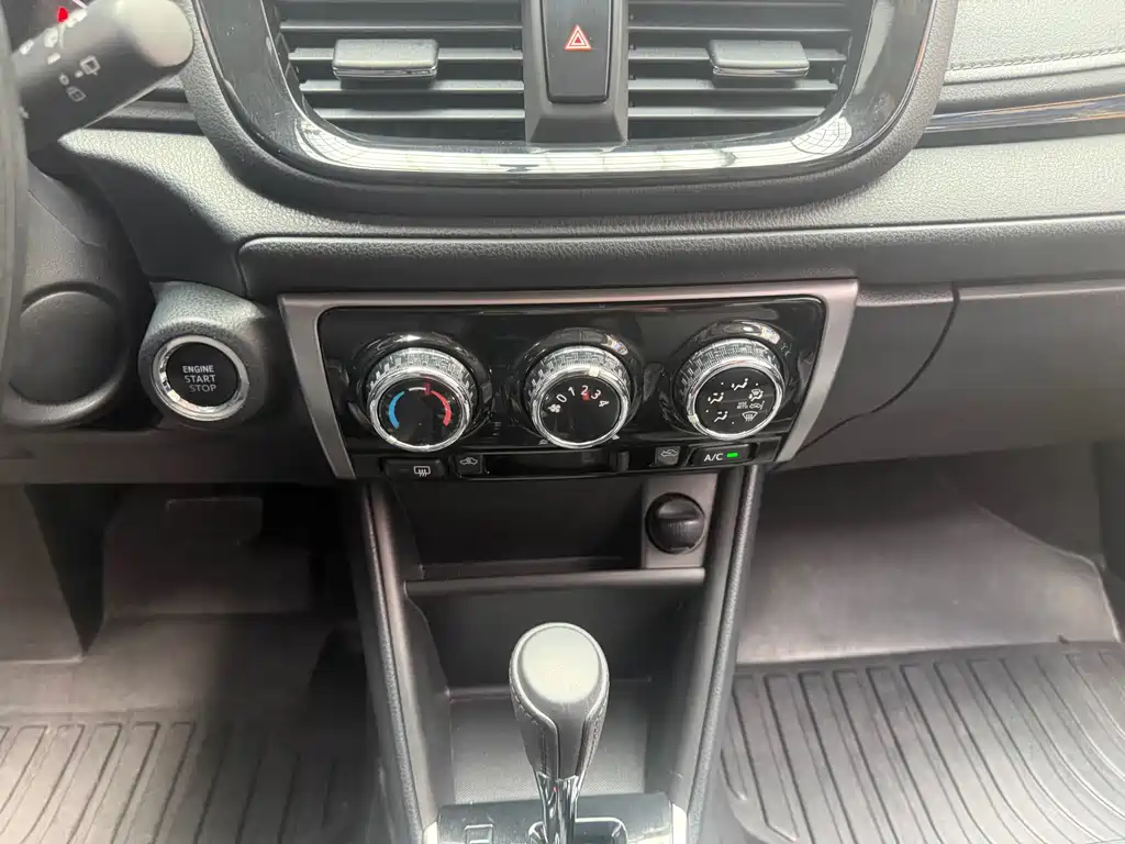 Toyota Yaris L 2022 — фото 15