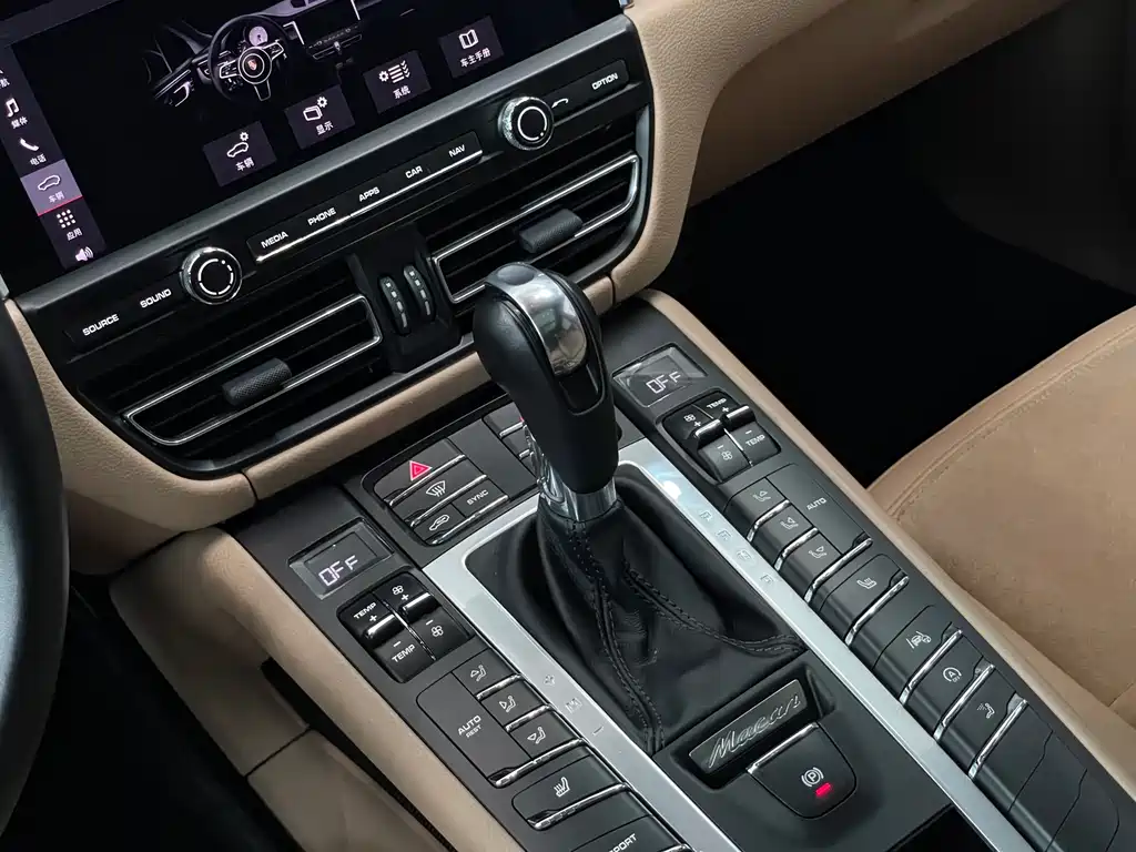 Porsche Macan 2020 — фото 17