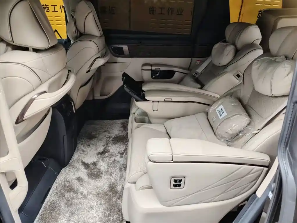 Toyota Alphard 2024 — фото 3