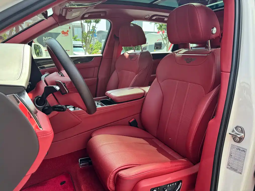 Bentley Bentayga 2018 — фото 10