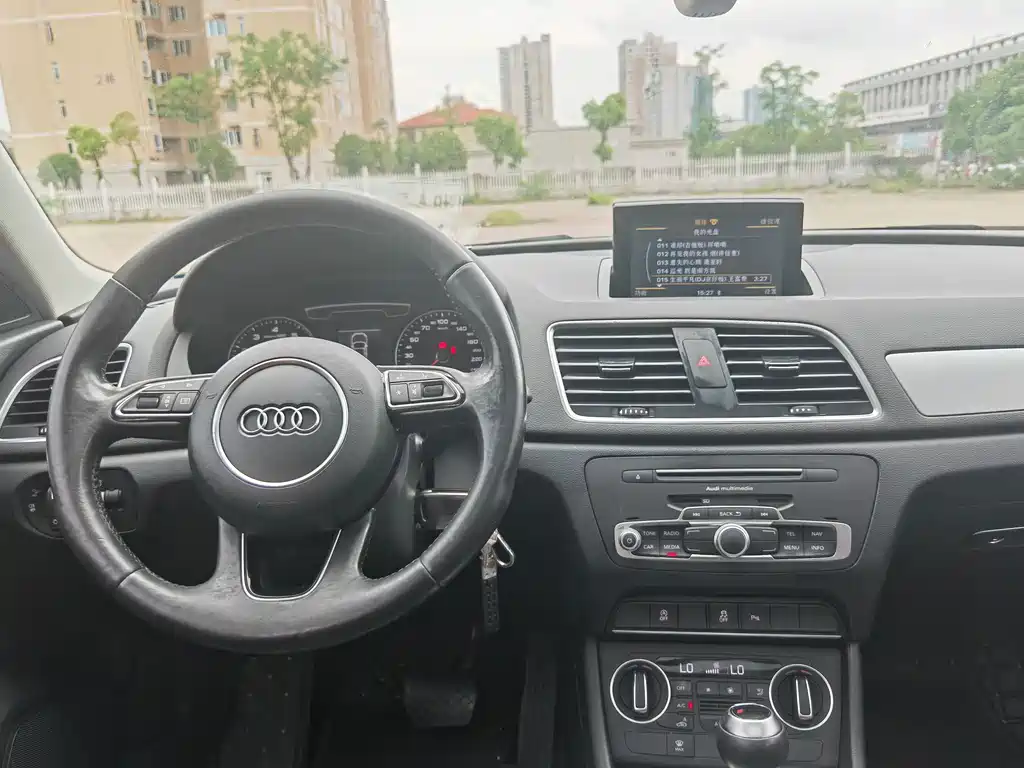 Audi Q3 2016 — фото 11