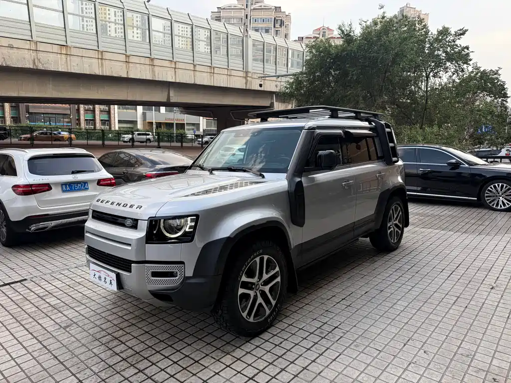 Land Rover Defender 2020