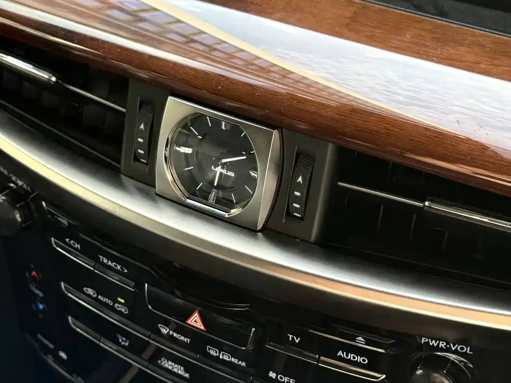 Lexus LX 2022 — фото 12