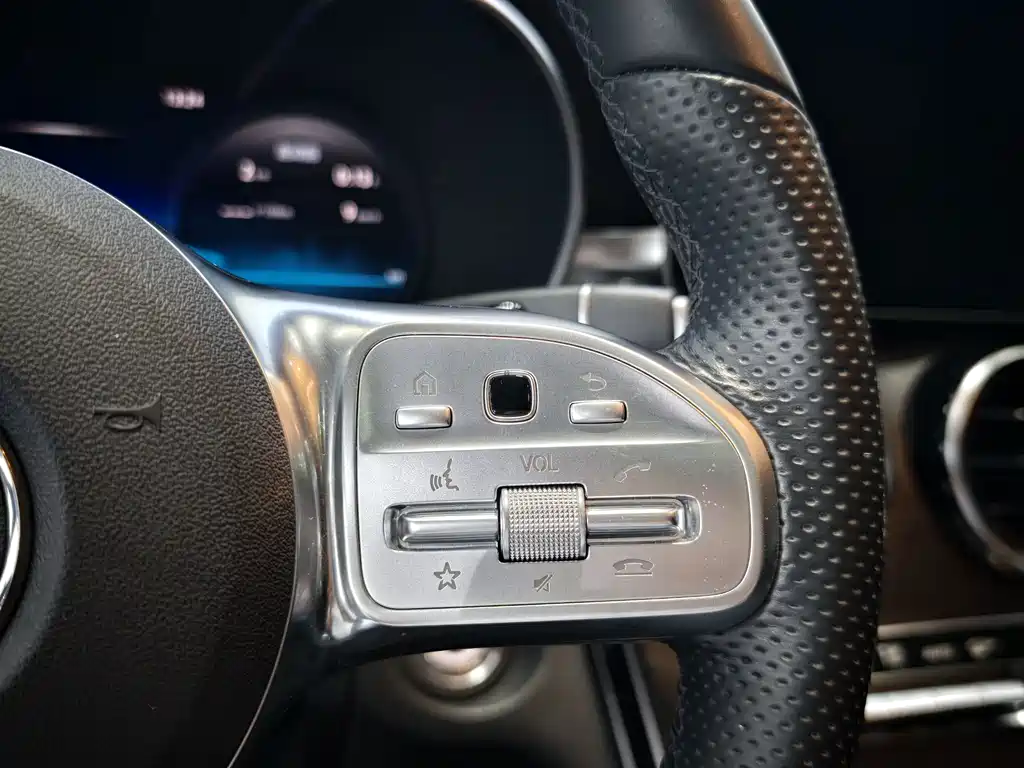Mercedes-Benz C-Class 2019 — фото 16