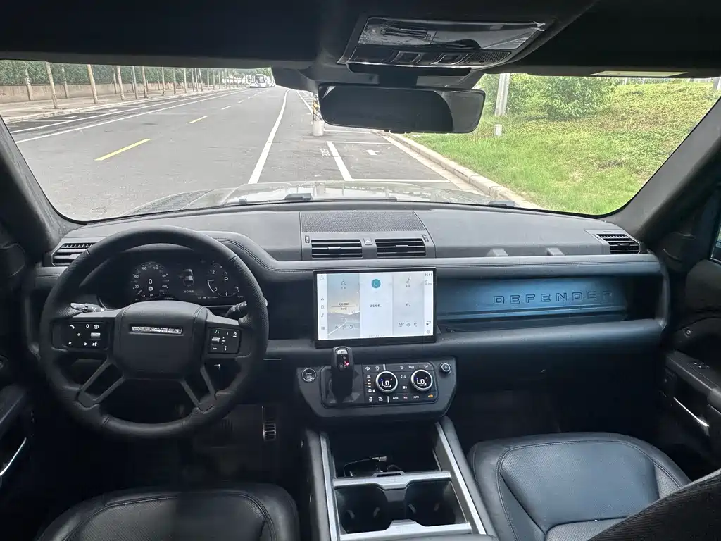 Land Rover Defender 2025 — фото 8