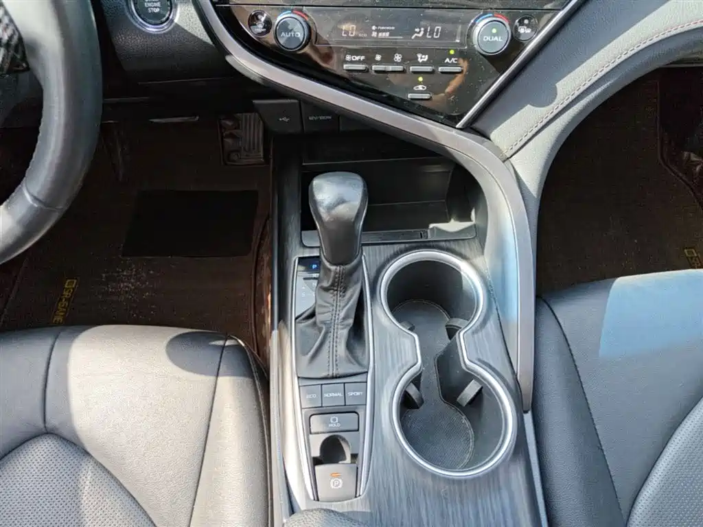 Toyota Camry 2022 — фото 14