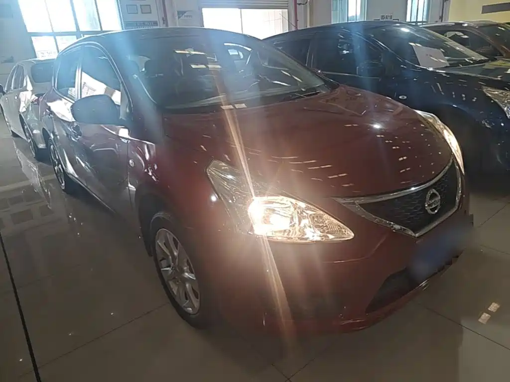 Nissan Tiida 2015