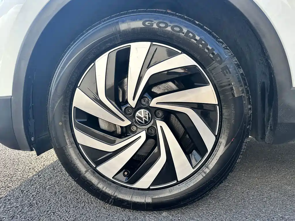 Volkswagen Tiguan L 2023 — фото 14