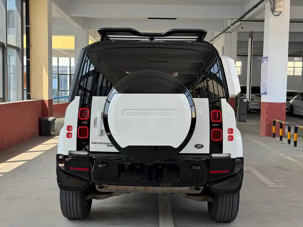 Land Rover Defender 2023 — фото 13