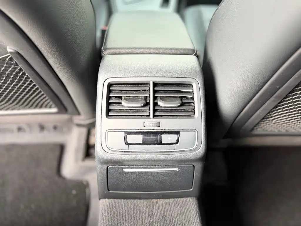 Audi A4L 2022 — фото 23
