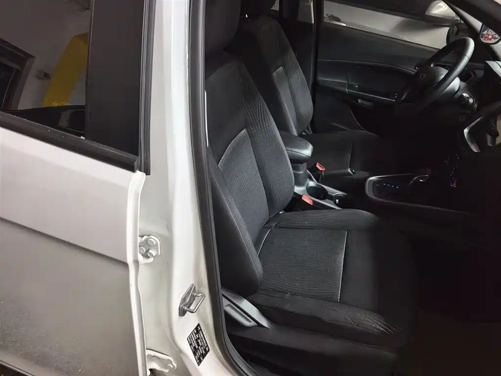 Ford Escort 2021 — фото 4