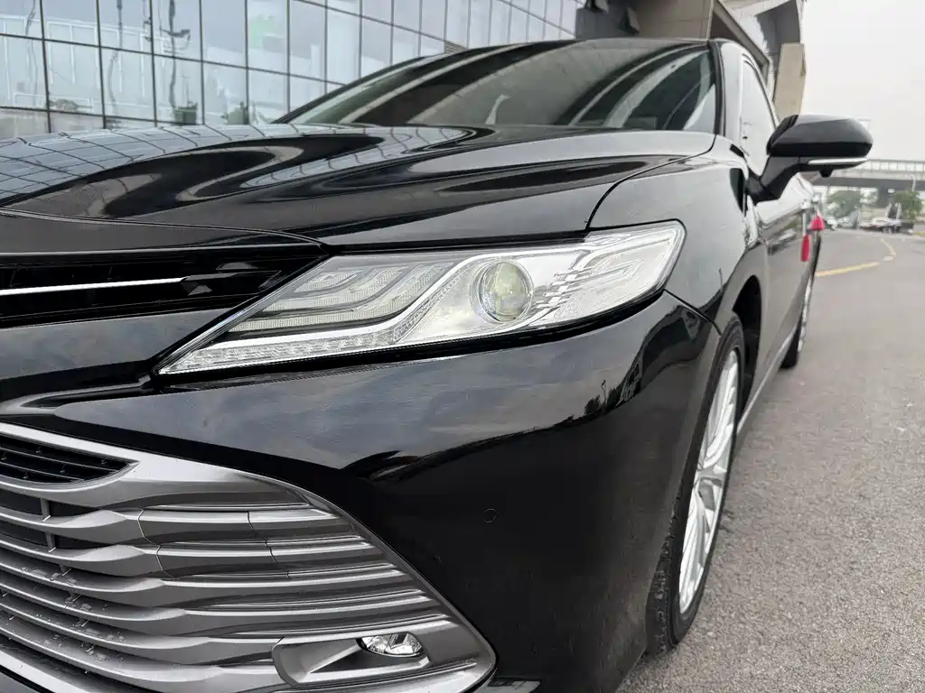 Toyota Camry 2019 — фото 4