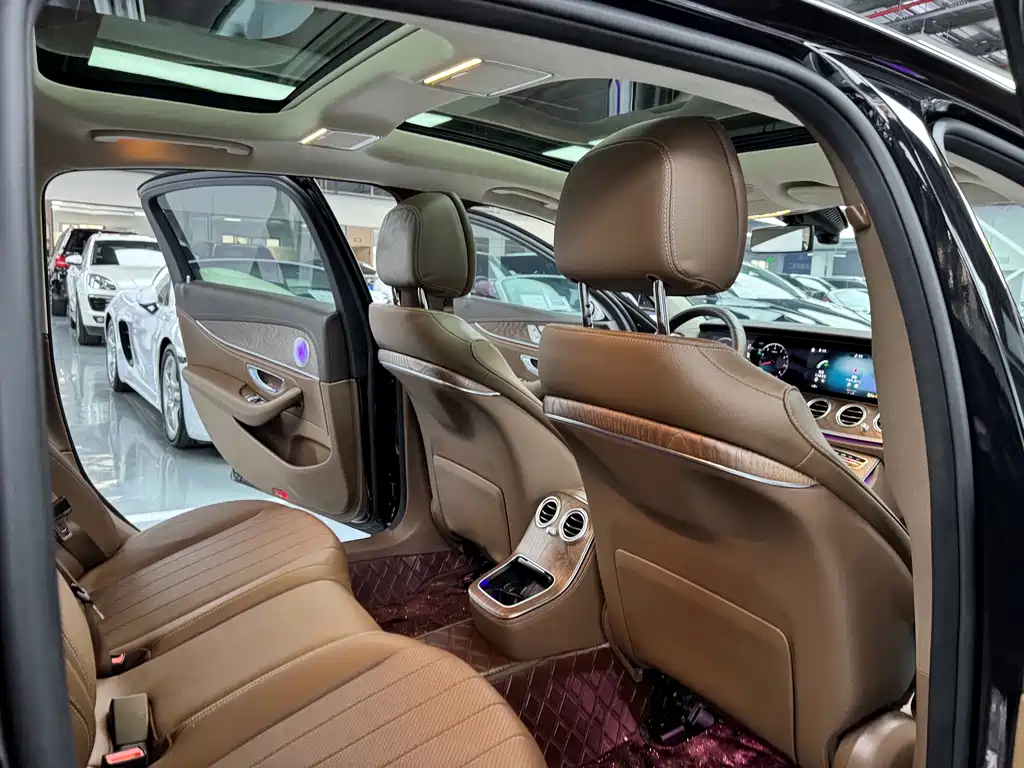 Mercedes-Benz E-Class 2022 — фото 13