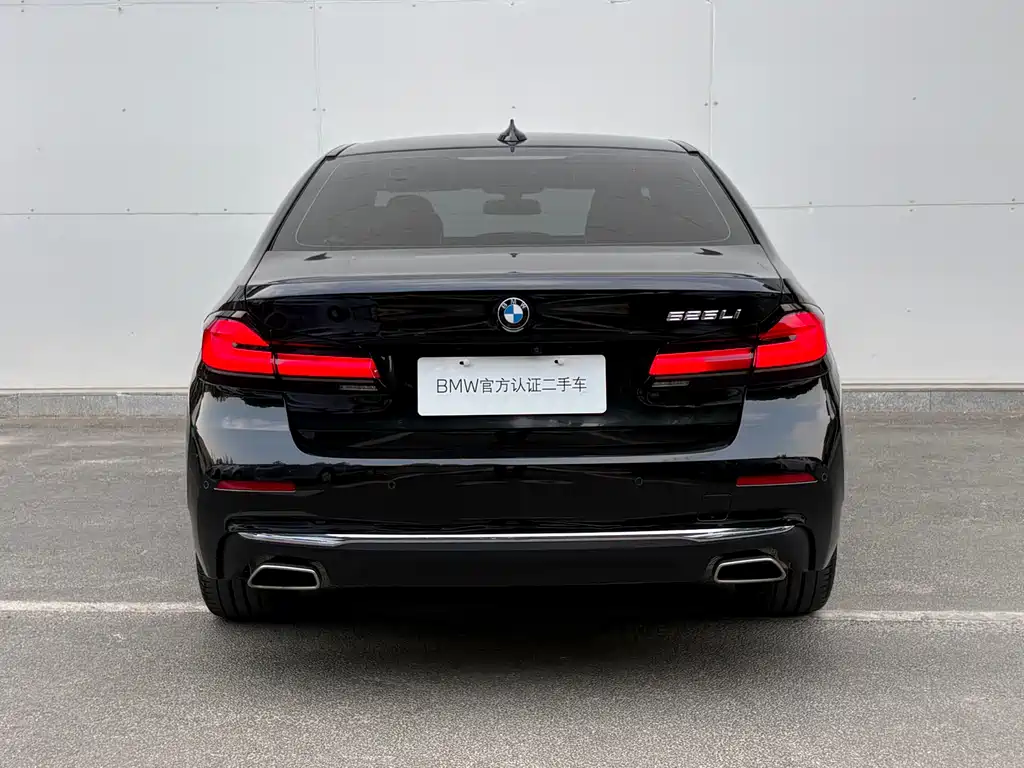 BMW 5 Series 2022 — фото 17