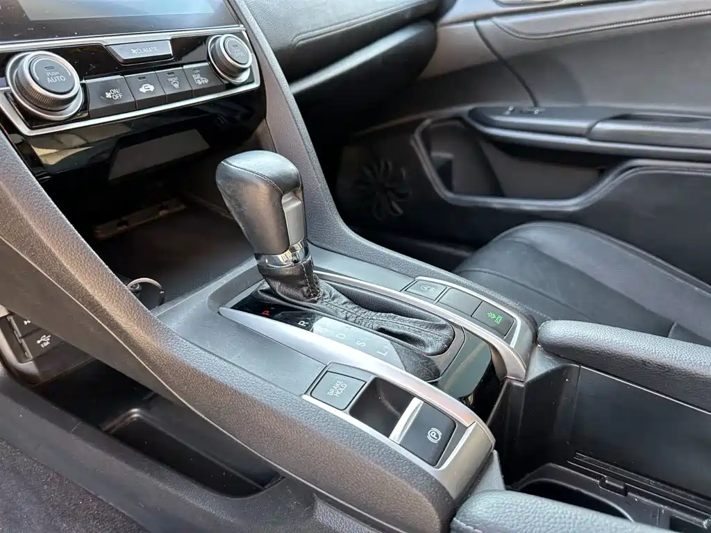 Honda Civic 2018 — фото 15