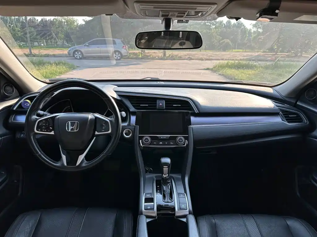 Honda Civic 2018 — фото 10