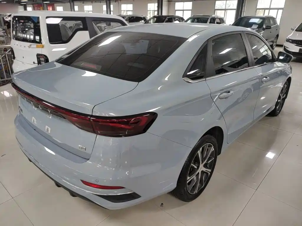 Geely Emgrand 2023