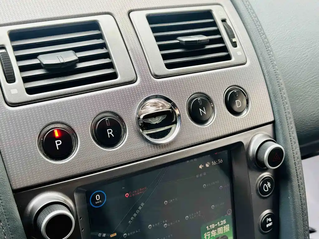Aston Martin Rapide 2013 — фото 11