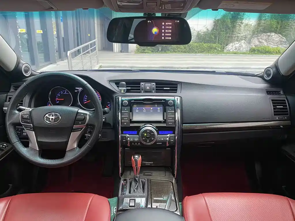 Toyota Reiz 2014