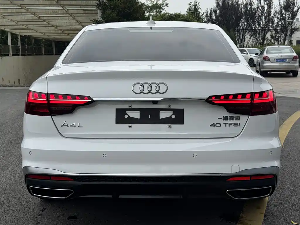 Audi A4L 2022 — фото 12