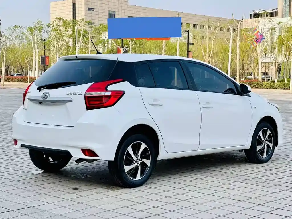 Toyota Yaris L 2018 — фото 11
