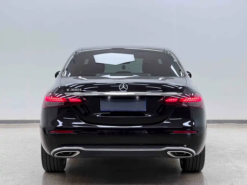 Mercedes-Benz E-Class 2023 — фото 6