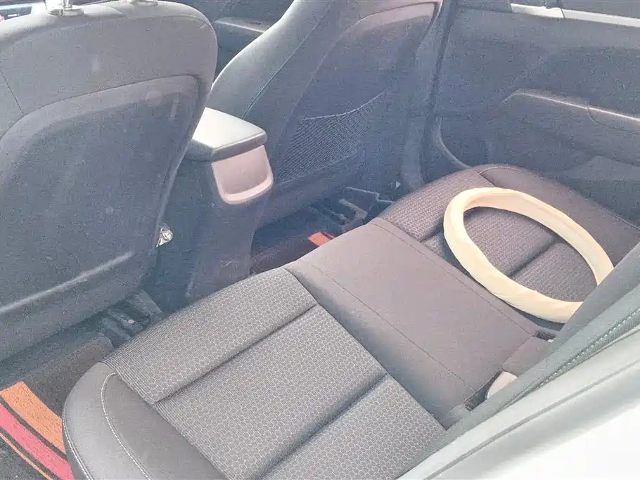Hyundai Elantra 2016 — фото 11