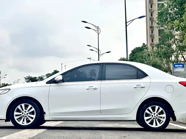 Roewe 360 2016