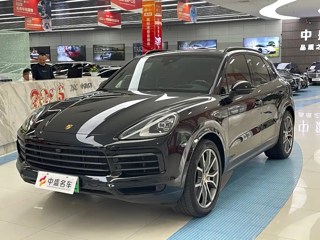 Porsche Cayenne Hybrid 2023 — фото 1