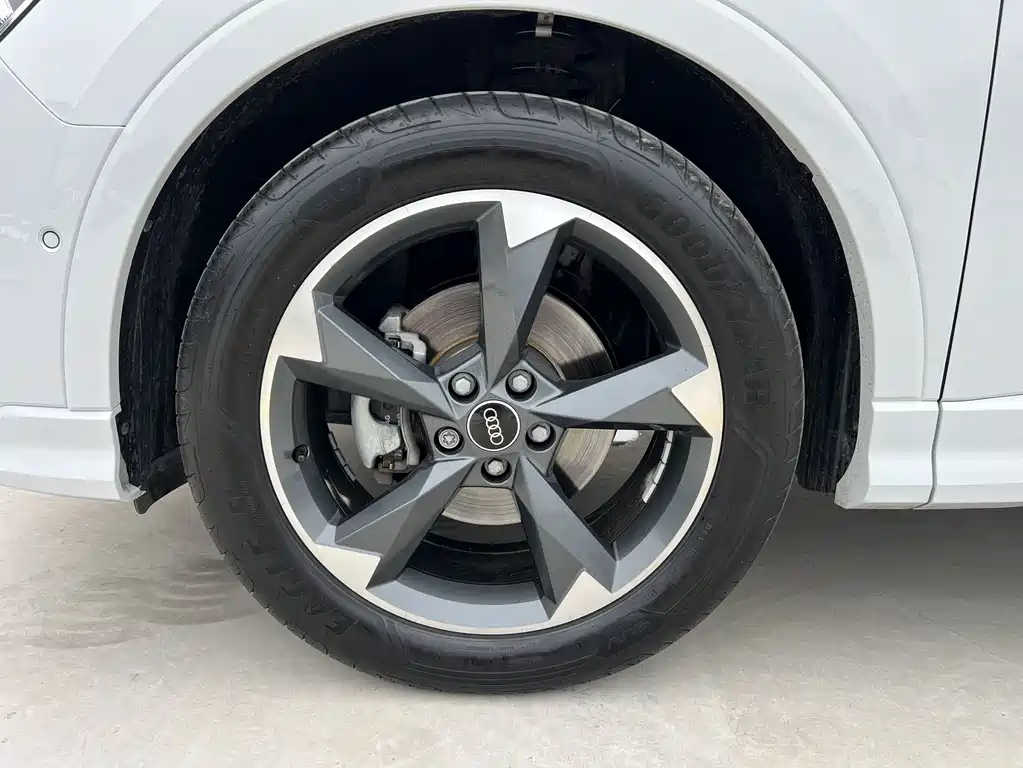 Audi Q3 2023 — фото 17