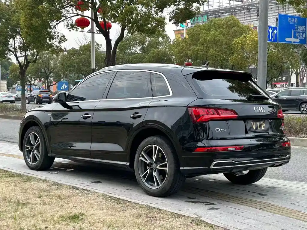 Audi Q5L 2021 — фото 9