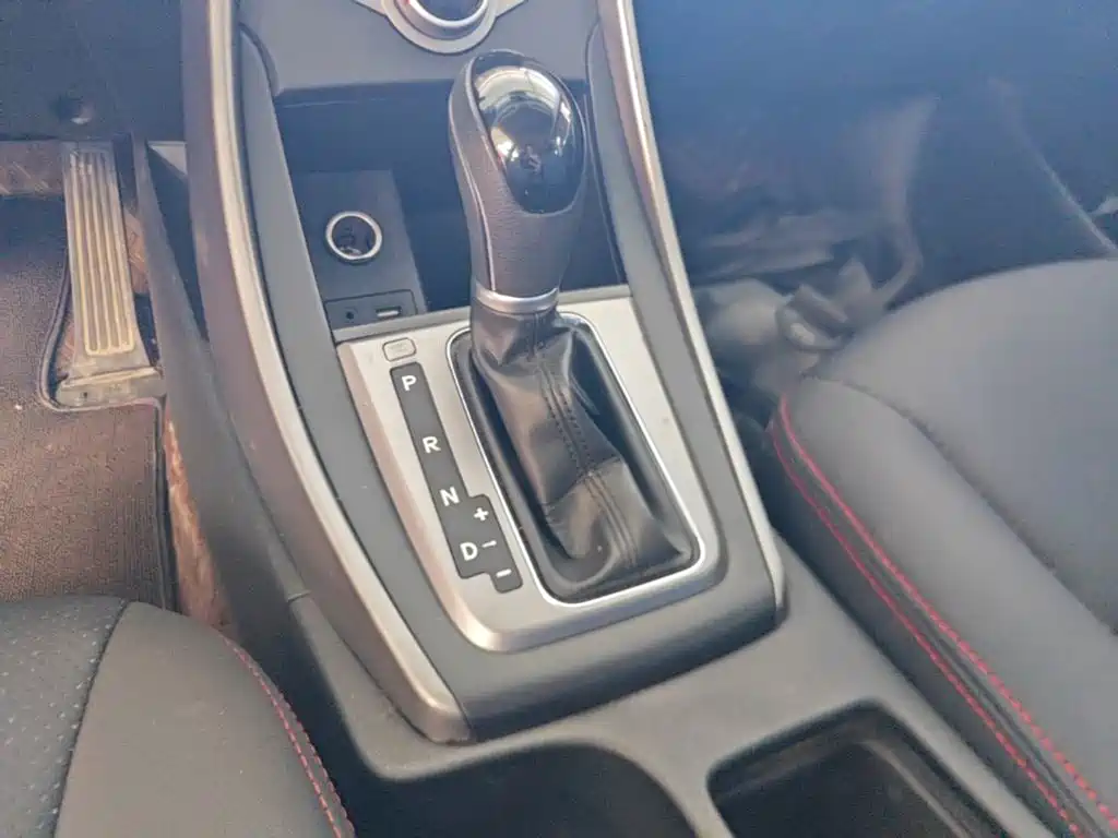 Hyundai Elantra Langdong 2018 — фото 14
