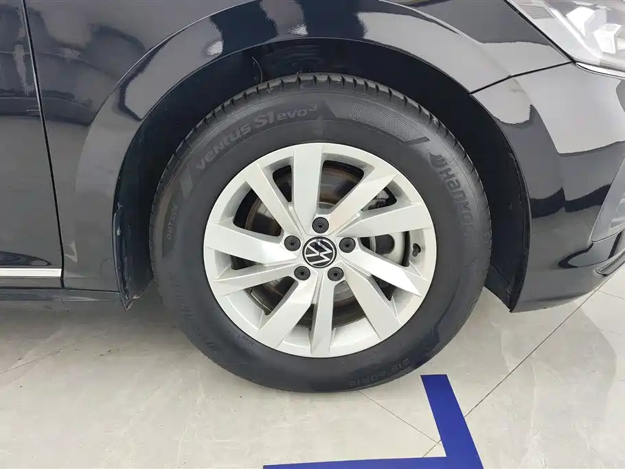 Volkswagen Passat 2025