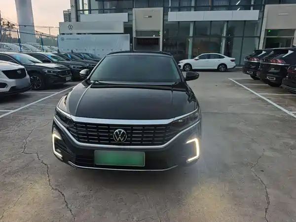 Volkswagen Passat Plug-In Hybrid 2025