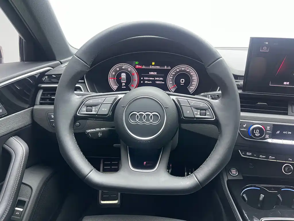 Audi A4L 2023 — фото 12