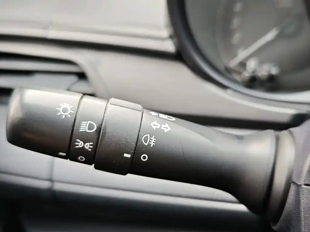 Toyota Yaris L 2020 — фото 13