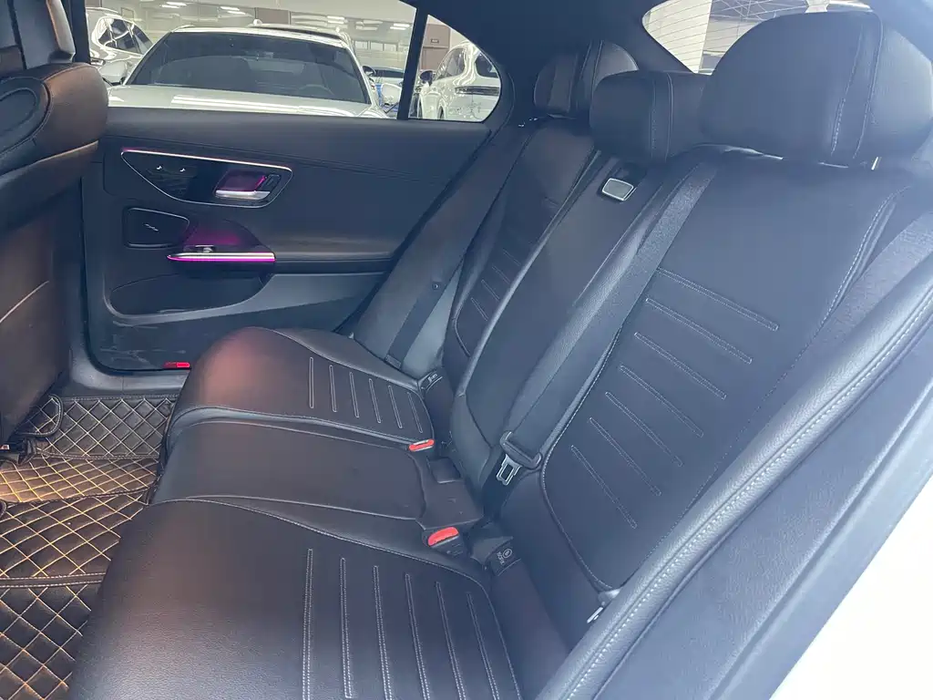 Mercedes-Benz C-Class 2023 — фото 11
