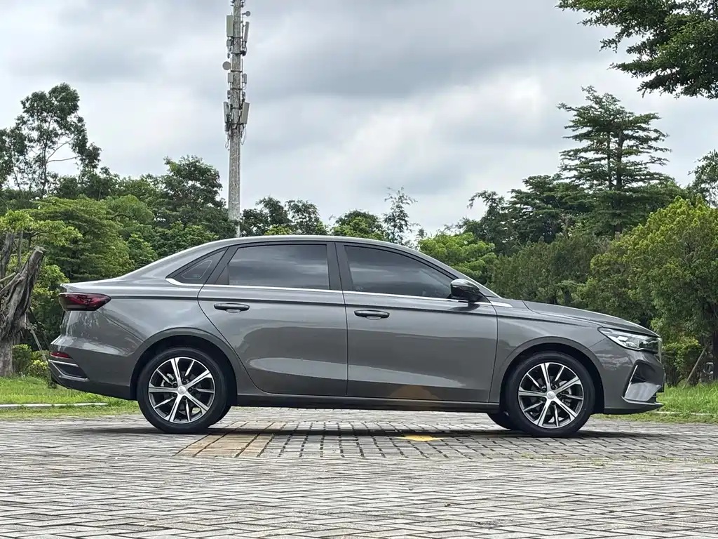 Geely Emgrand 2022 — фото 10