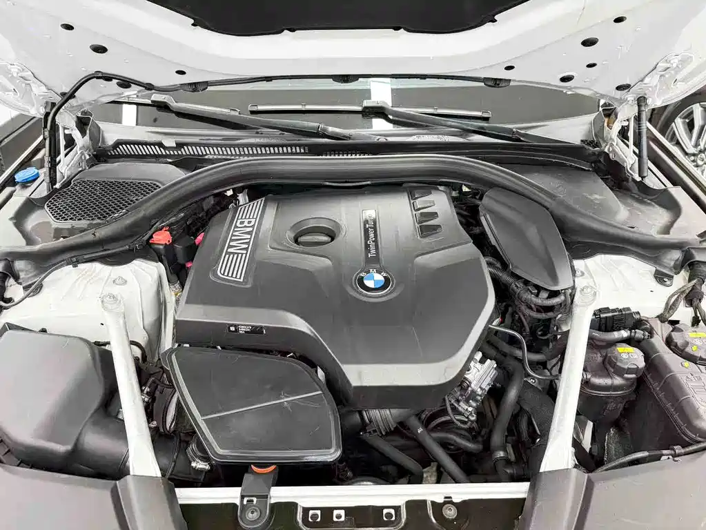 BMW 5 Series 2018 — фото 24