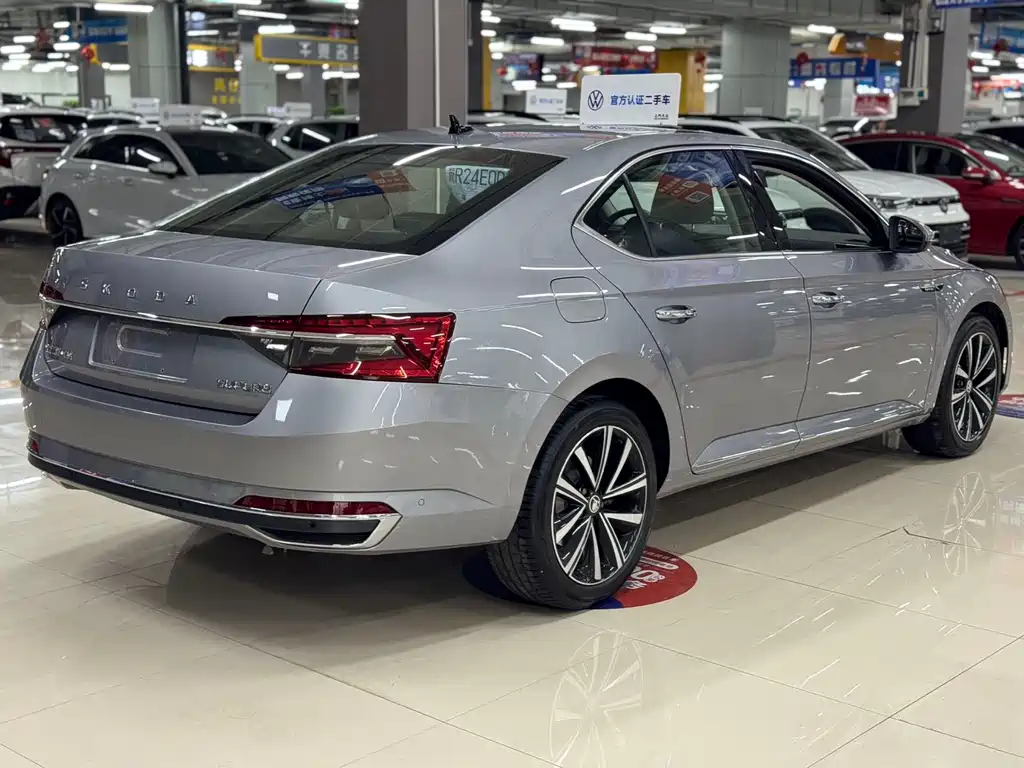 Skoda Superb 2025 — фото 11