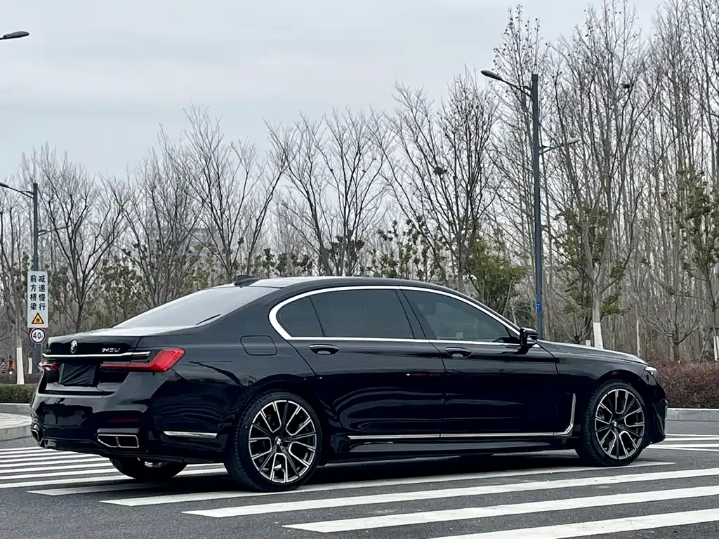 BMW 7 Series 2017 — фото 9