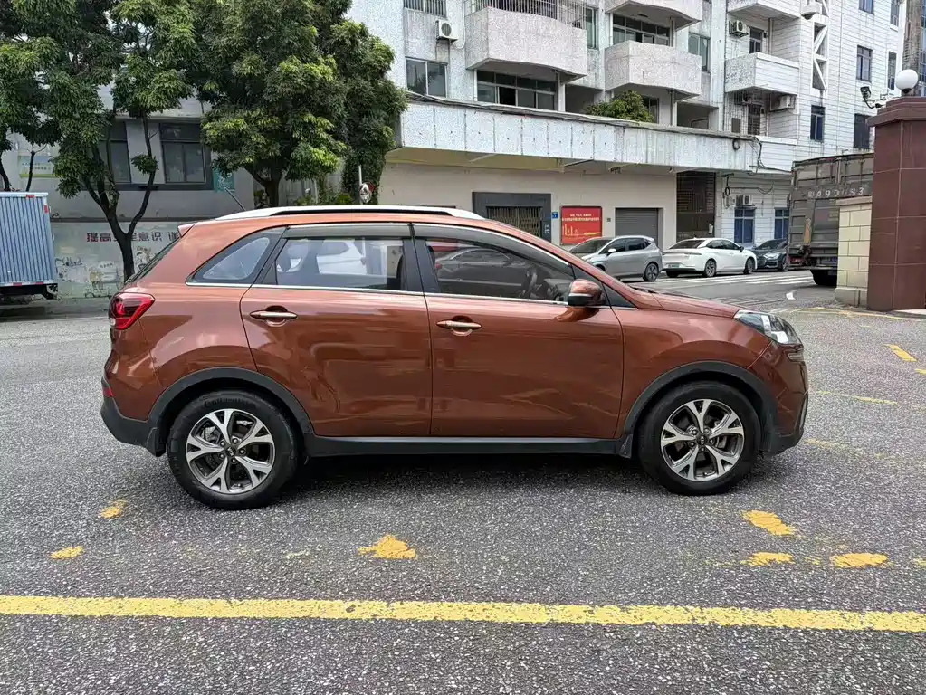 Kia KX3 Proud Running 2016