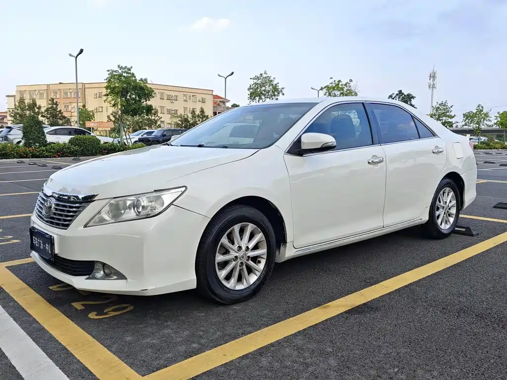 Toyota Camry 2013 — фото 1
