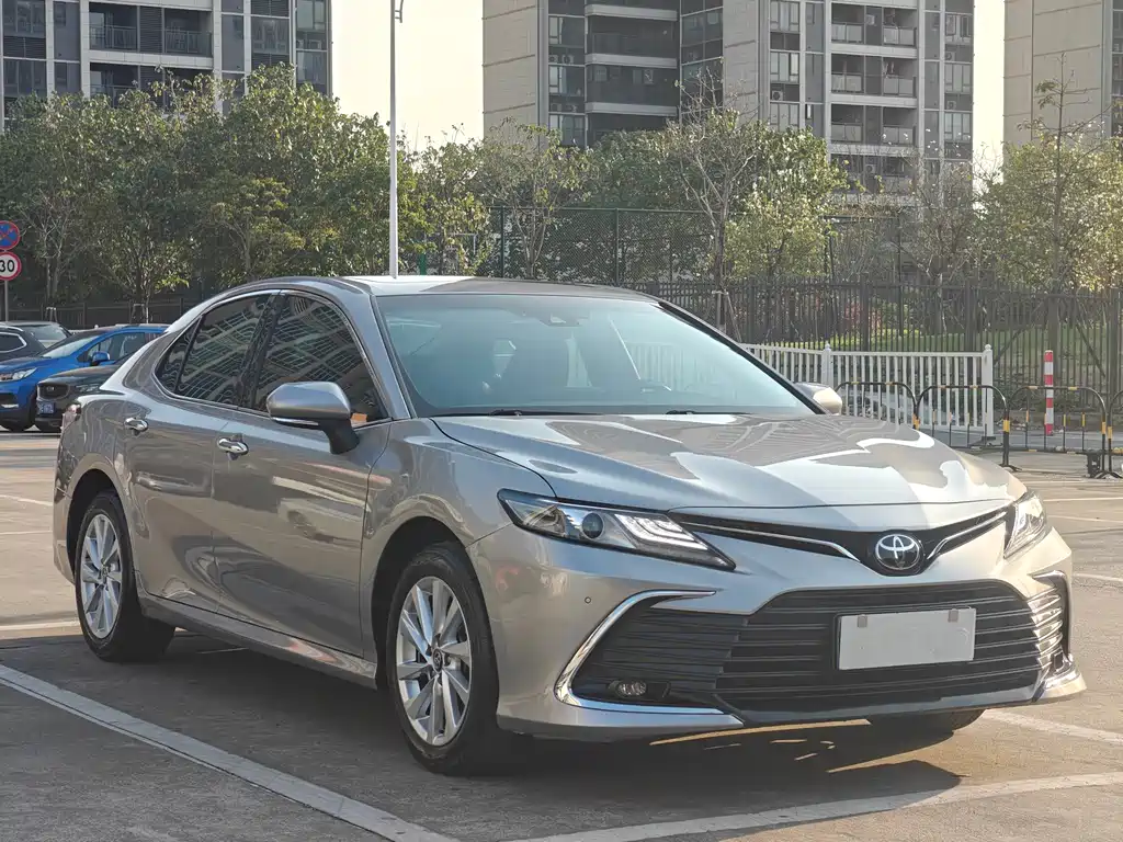 Toyota Camry 2022 — фото 3
