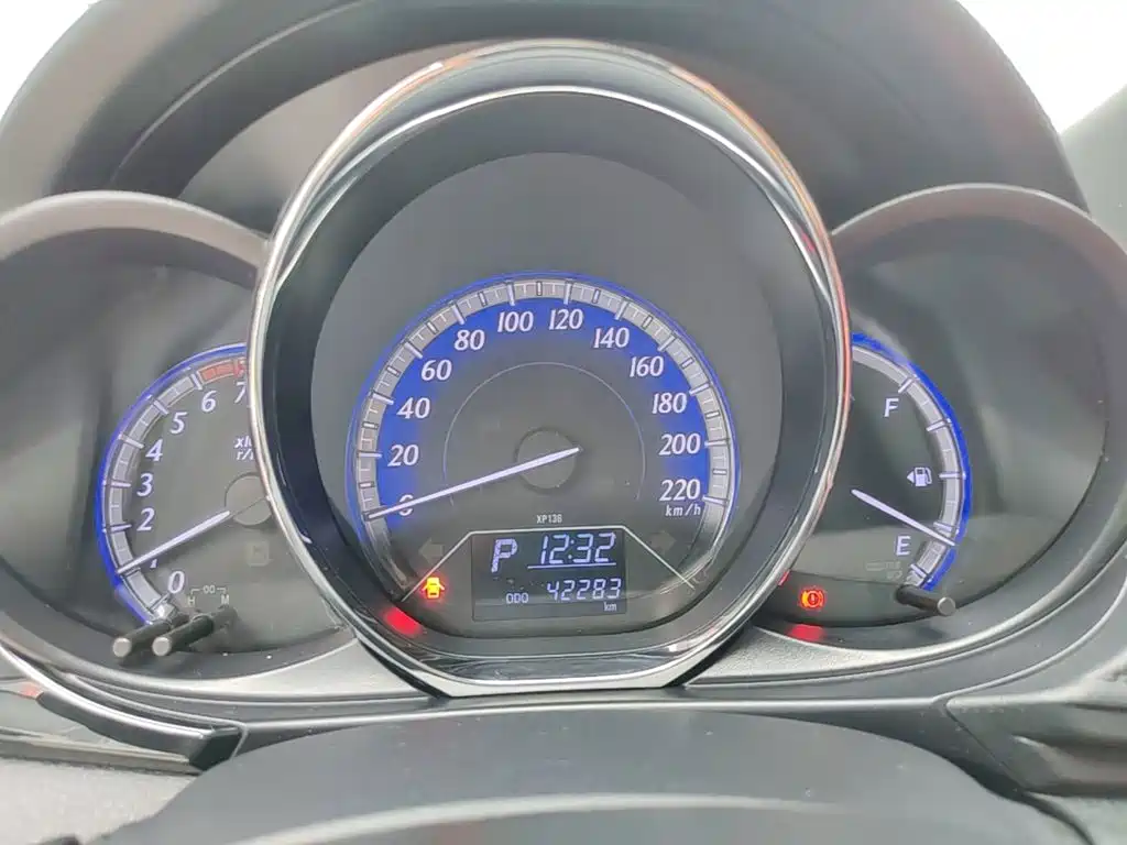 Toyota Yaris L 2018 — фото 12