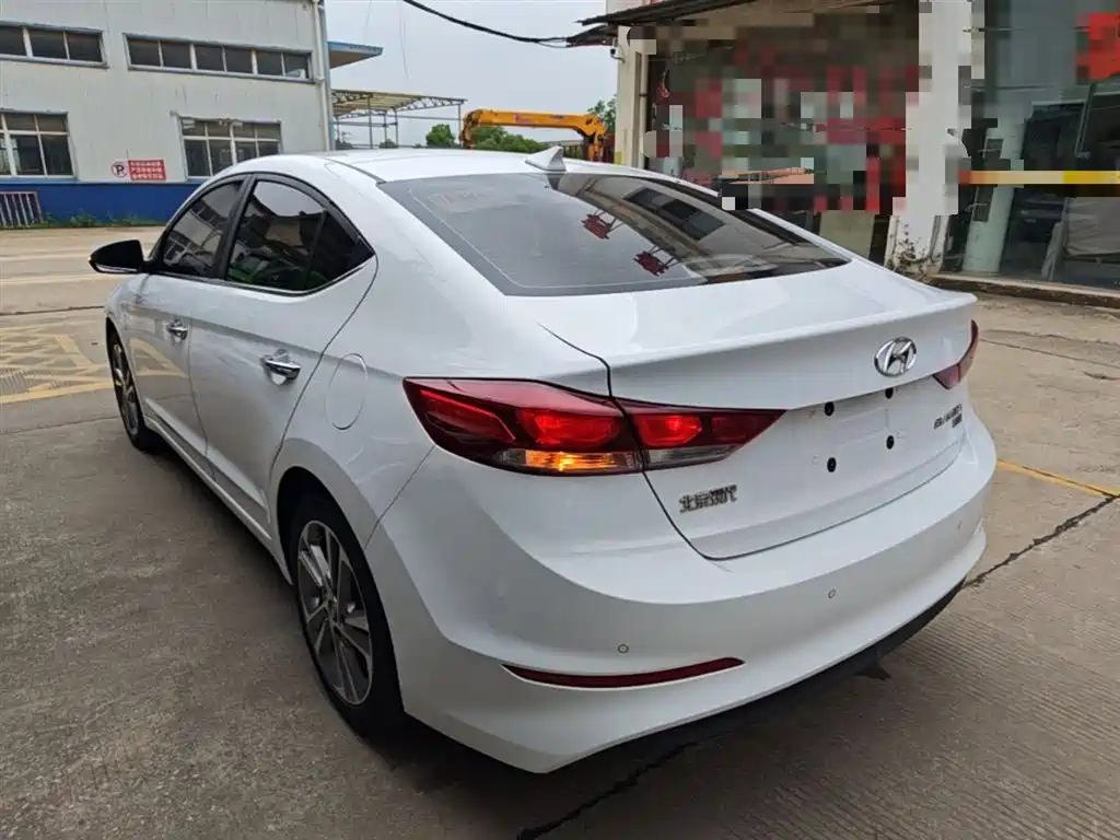 Hyundai Elantra 2019 — фото 5
